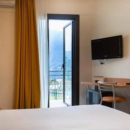Royal Village Отель 4*