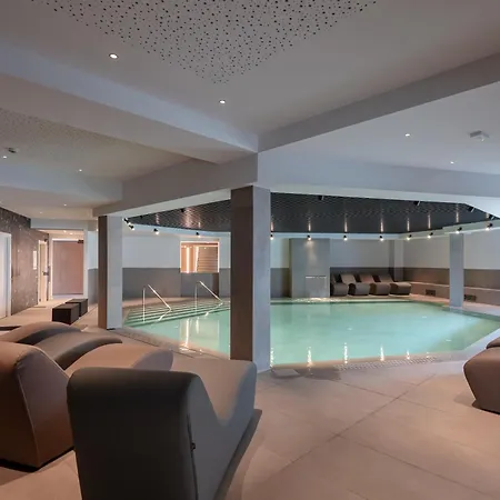 Royal Village Hotel 4*