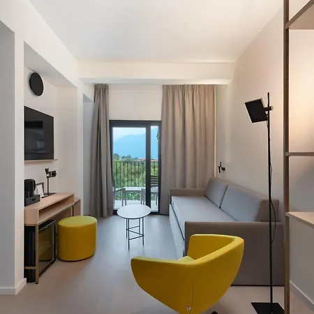 Royal Village Hotel 4*